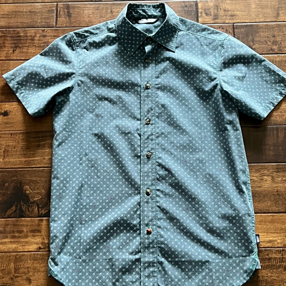 Men’s North Face Button Up Shirt